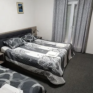 https://viva-riva-zadar.hotelinzadar.com